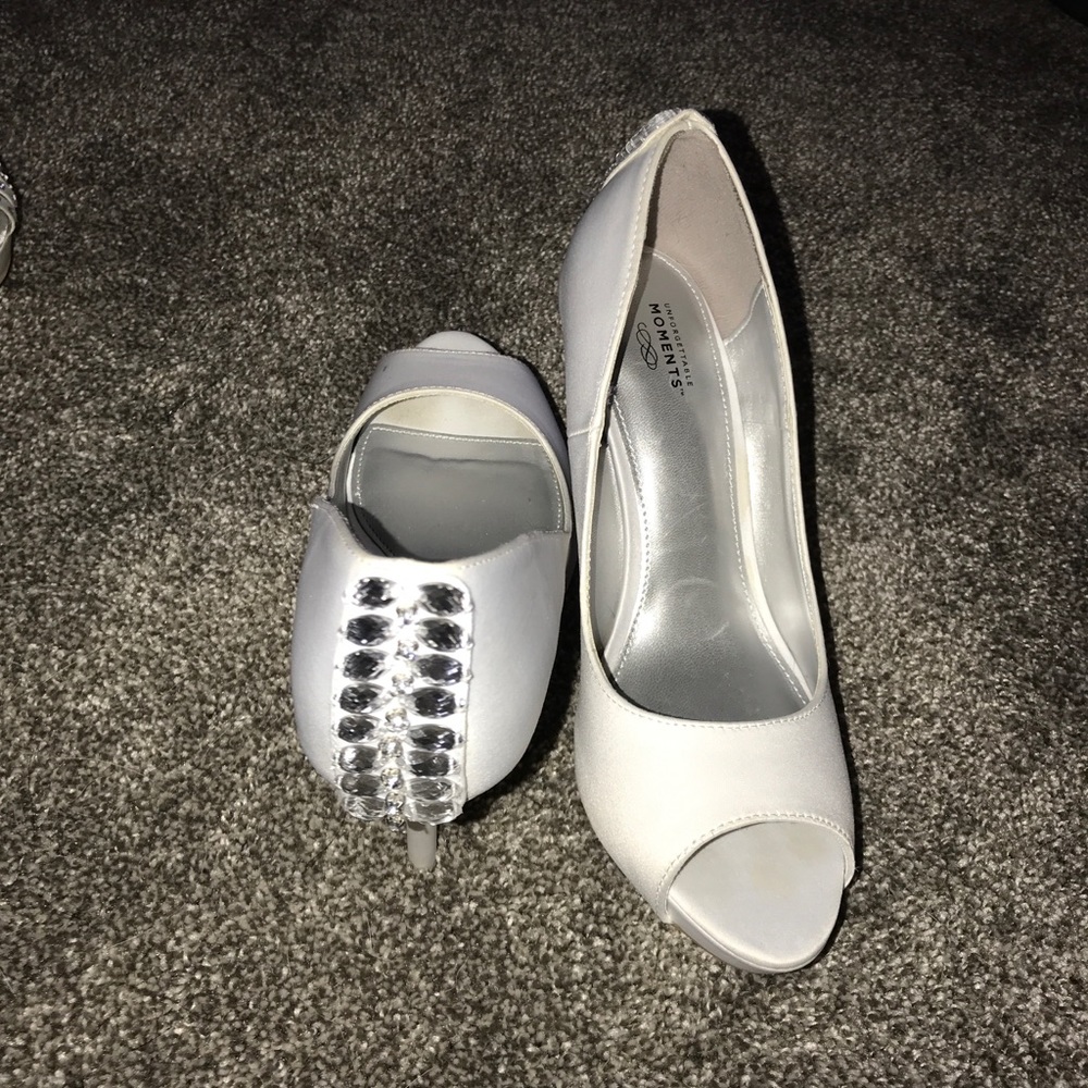 White heels new never worn